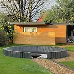 Self Contained Cabin, Firepit, Nr Mod Aztec, M5, M4 Apartment *