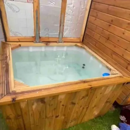 Self Contained Cabin, Firepit, Nr Mod Aztec, M5, M4 Bristol