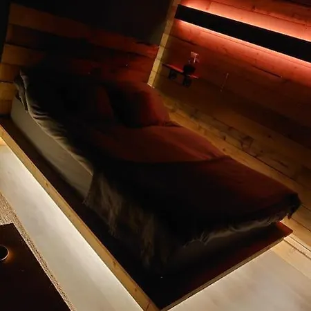 Self Contained Cabin, Firepit, Nr Mod Aztec, M5, M4