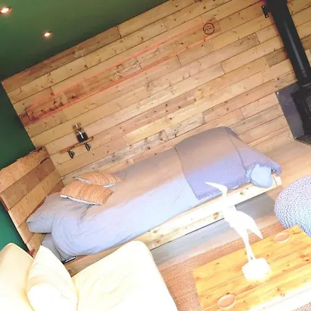 Self Contained Cabin, Firepit, Nr Mod Aztec, M5, M4 *