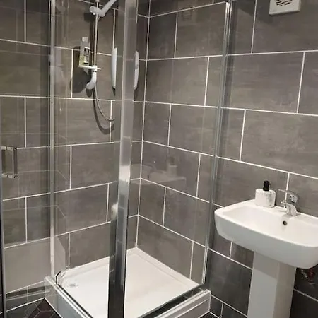 Self Contained Cabin, Firepit, Nr Mod Aztec, M5, M4