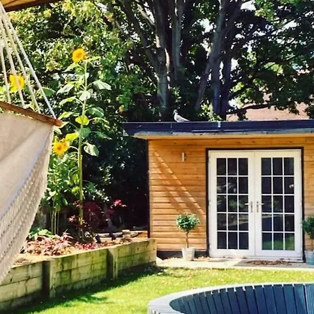 Appartement Self Contained Cabin, Firepit, Nr Mod Aztec, M5, M4 *