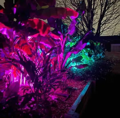 Self Contained Cabin, Firepit, Nr Mod Aztec, M5, M4 Bristol