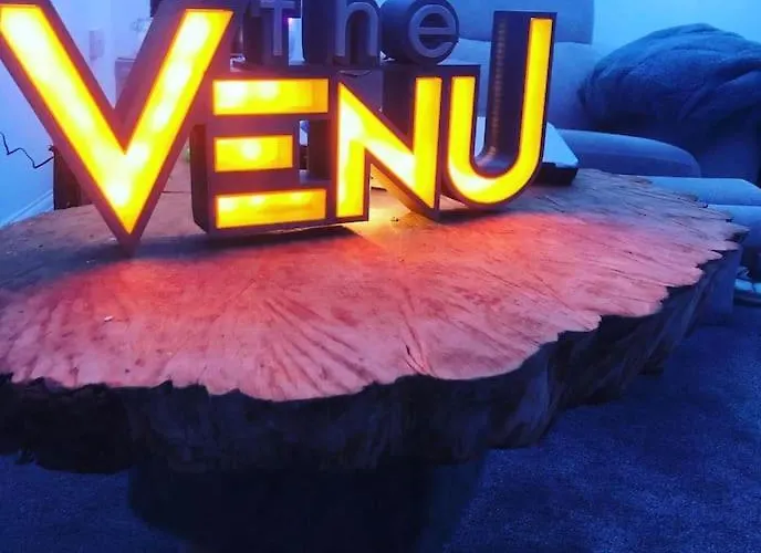 Self Contained Cabin, Firepit, Nr Mod Aztec, M5, M4