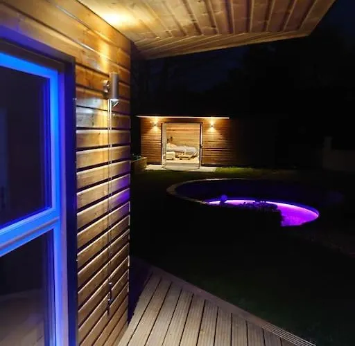 Apartman Self Contained Cabin, Firepit, Nr Mod Aztec, M5, M4 *