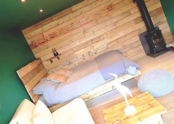 Self Contained Cabin, Firepit, Nr Mod Aztec, M5, M4 *