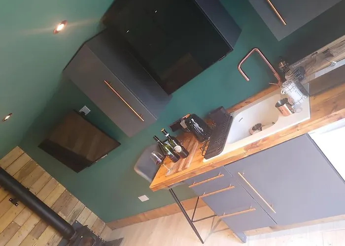 Self Contained Cabin, Firepit, Nr Mod Aztec, M5, M4 * Bristol