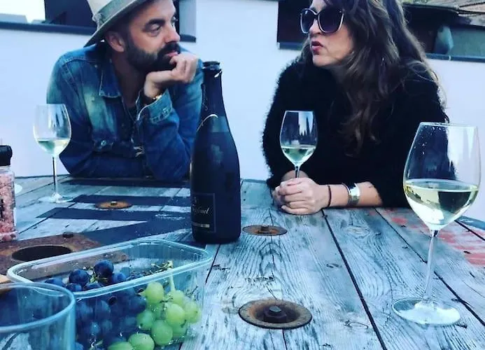 Apartment Self Contained Cabin, Firepit, Nr Mod Aztec, M5, M4