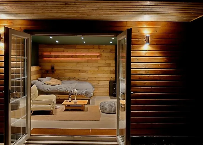 Self Contained Cabin, Firepit, Nr Mod Aztec, M5, M4 * Bristol