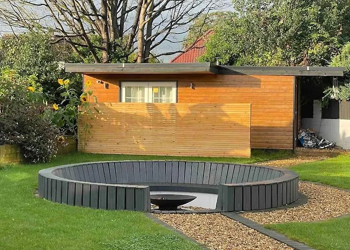 Self Contained Cabin, Firepit, Nr Mod Aztec, M5, M4 Apartment *