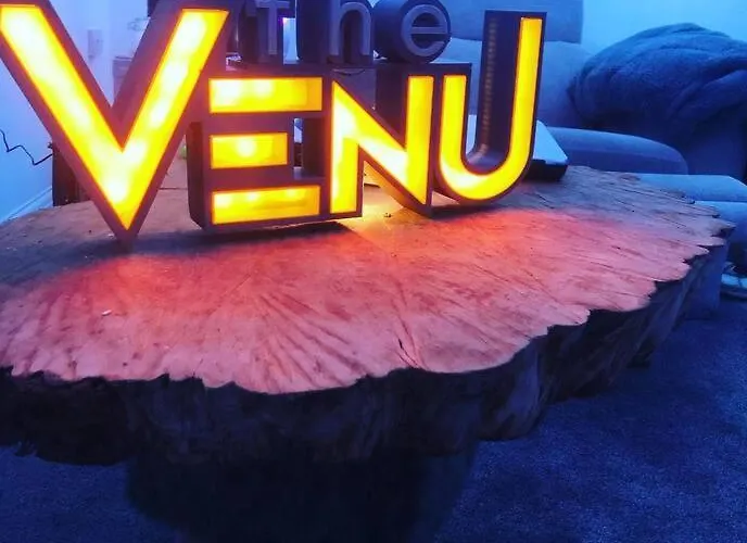 Self Contained Cabin, Firepit, Nr Mod Aztec, M5, M4 *