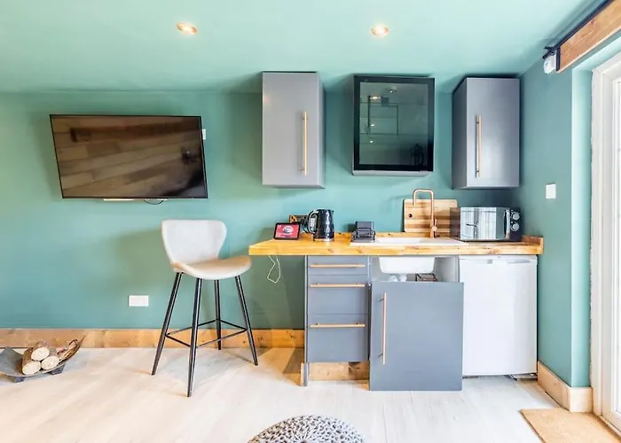 Apartman Self Contained Cabin, Firepit, Nr Mod Aztec, M5, M4 Bristol