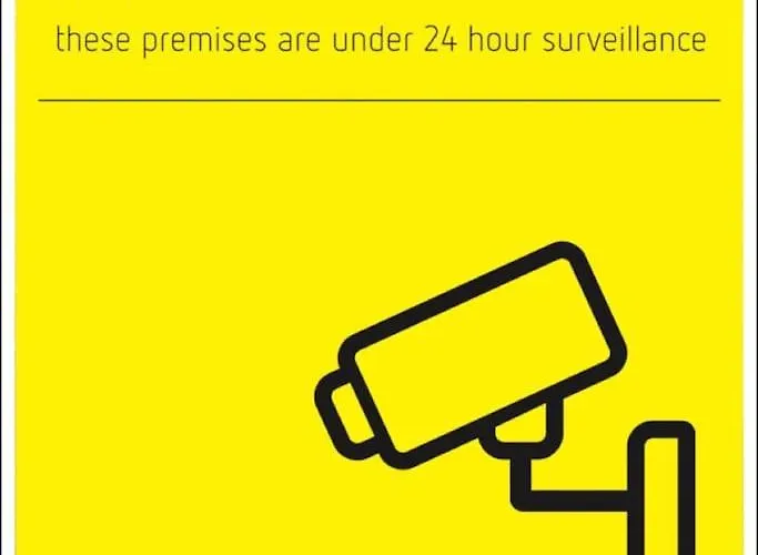 Self Contained Cabin, Firepit, Nr Mod Aztec, M5, M4 *