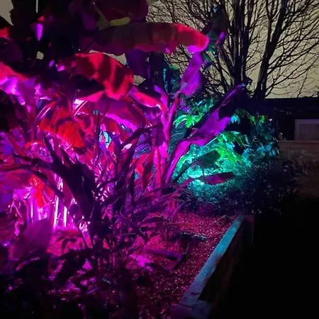 Self Contained Cabin, Firepit, Nr Mod Aztec, M5, M4 Bristol