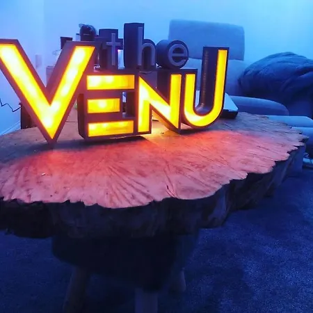 Self Contained Cabin, Firepit, Nr Mod Aztec, M5, M4