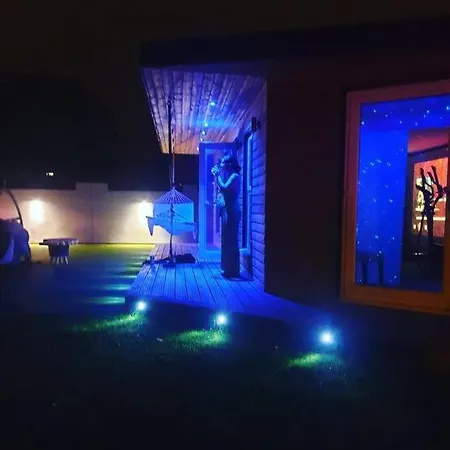 Self Contained Cabin, Firepit, Nr Mod Aztec, M5, M4