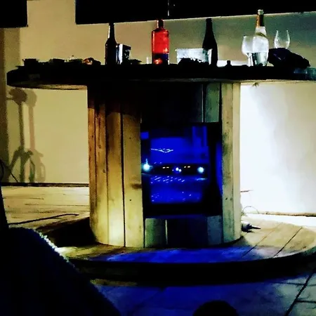 Self Contained Cabin, Firepit, Nr Mod Aztec, M5, M4 Apartamento