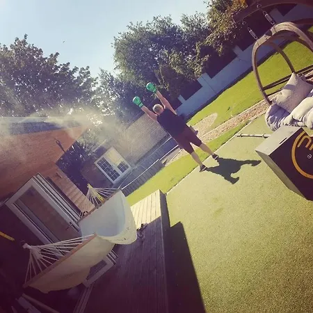 Self Contained Cabin, Firepit, Nr Mod Aztec, M5, M4 Lägenhet