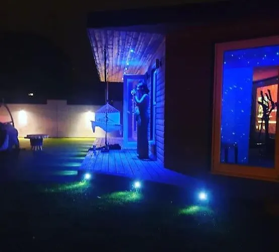 Self Contained Cabin, Firepit, Nr Mod Aztec, M5, M4 *