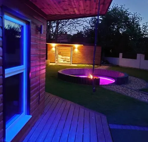 Self Contained Cabin, Firepit, Nr Mod Aztec, M5, M4 * Bristol