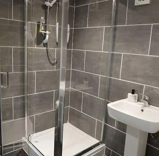 Self Contained Cabin, Firepit, Nr Mod Aztec, M5, M4